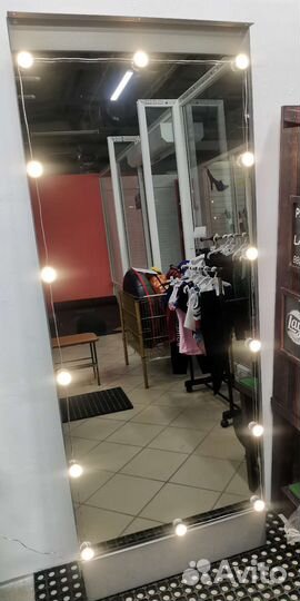 Гримерное зеркало с подсветкой