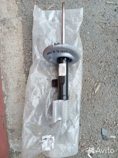 Peugeot 3008 стойка амортизатора правая