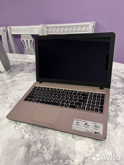 Ноутбук Asus в отличном состоянии с SSD