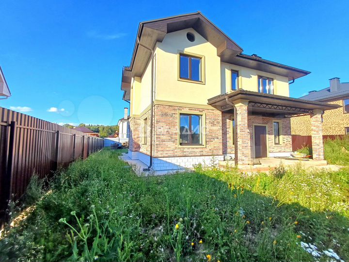 Дом 212,4 м² на участке 9,5 сот.