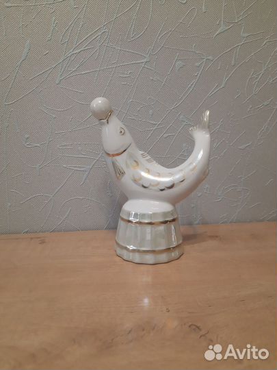 Статуэтка фарфор
