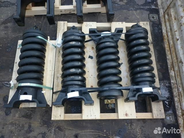 Механизм натяжения гусеницы экскаваторов