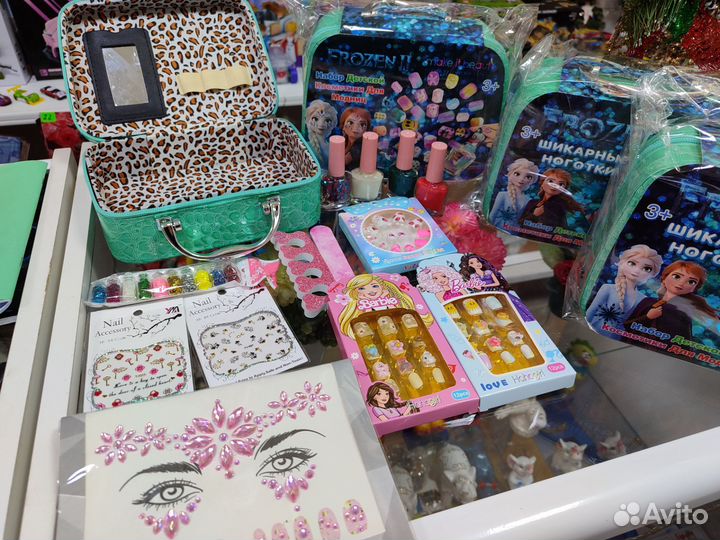 Детская косметика в чемодане