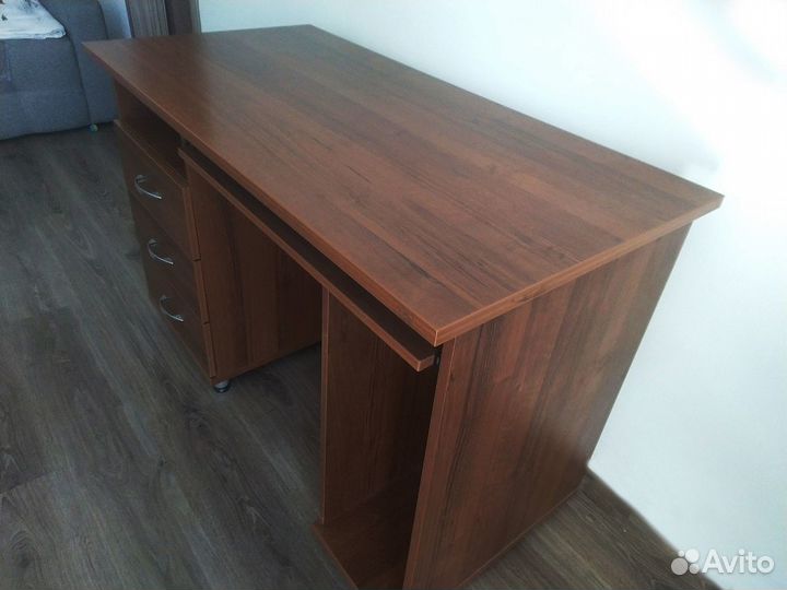 Письменный стол