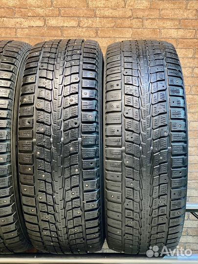 Dunlop SP Winter Ice 01 215/65 R16