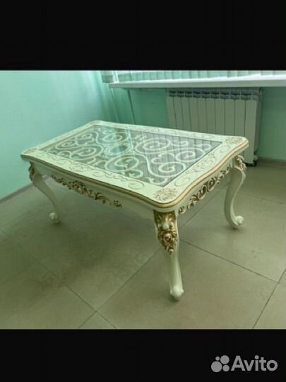 Журнальный столик