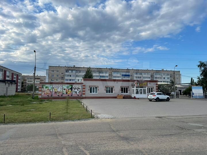 Торговая площадь на 1 линии, 305 м²