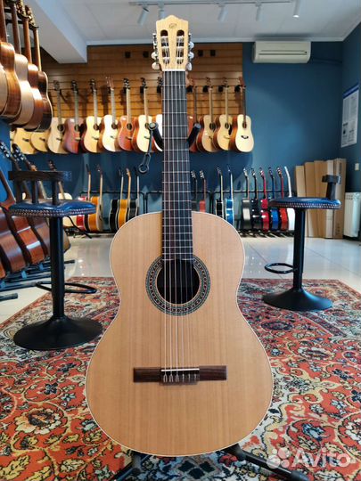 Классическая гитара Perez массив