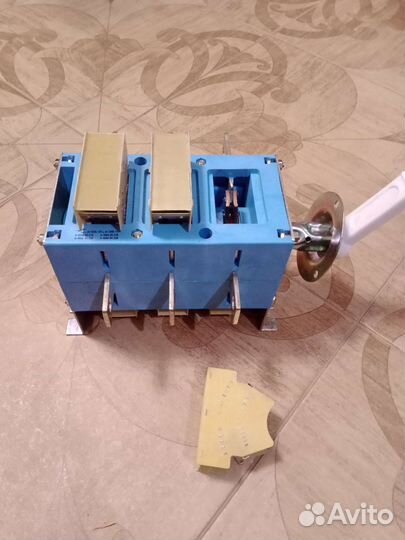 Реверсивный рубильник