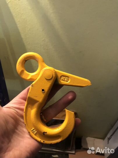 Гак защёлкивающийся