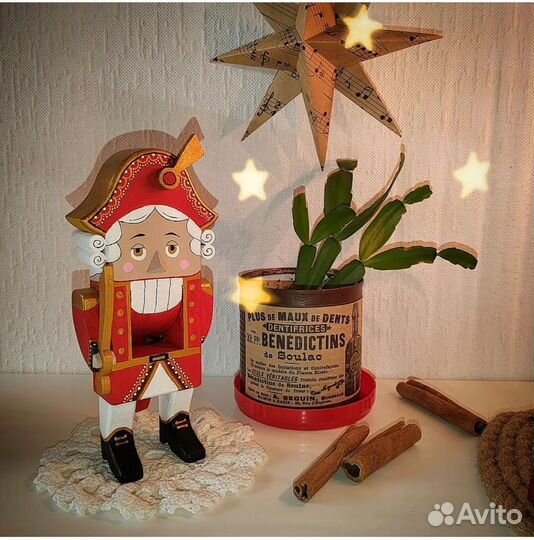 Деревянная игрушка щелкунчик ручной работы