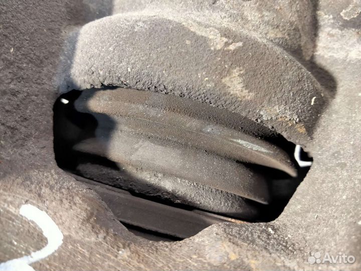 Суппорт передний левый Renault Megane III