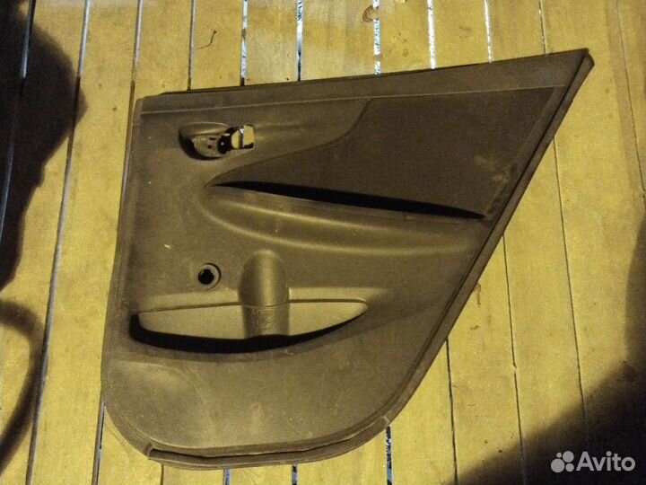 Обшивка двери задней правой Toyota Corolla E15