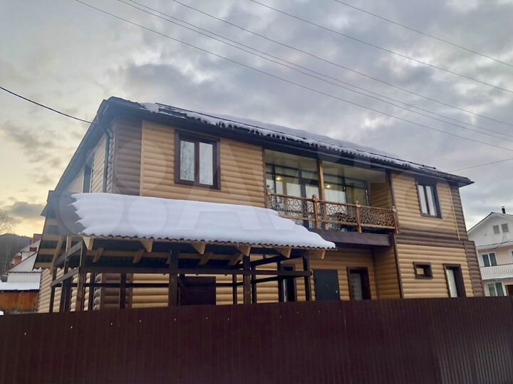 Коттедж 400 м² на участке 10 сот.