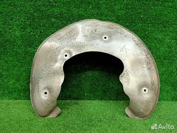 Кожух переднего тормозного диска правый Audi A4