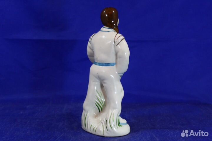 Космос фарфоровая статуэтка Женщина Космонавт СССР