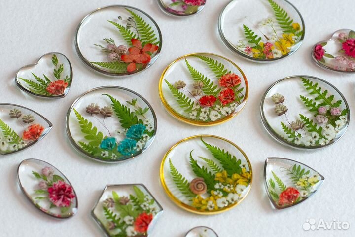 Украшение из эпоксидной смолы