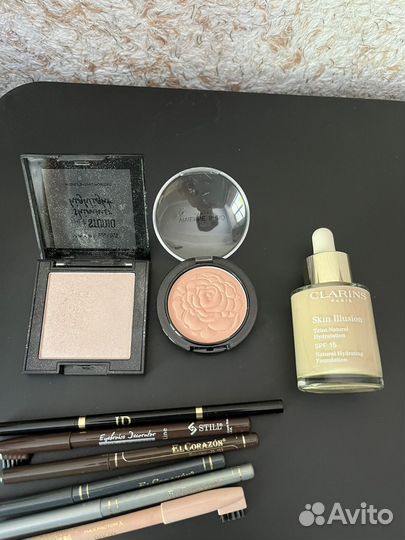 На доставке. Набор косметики