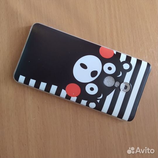 Чехлы на телефон