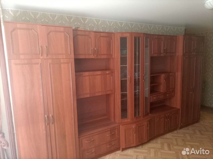 Стенка б/у. 220*400