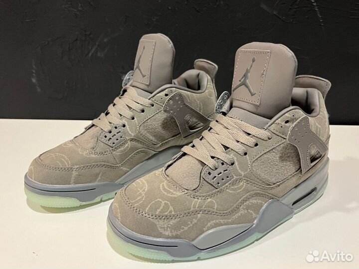 Nike Air Jordan 4 Retro X kaws