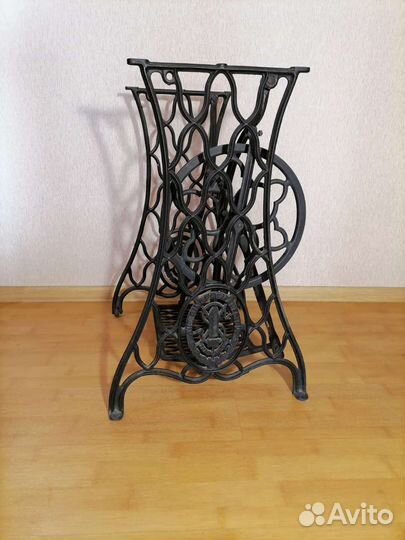 Станина от швейной машины Singer