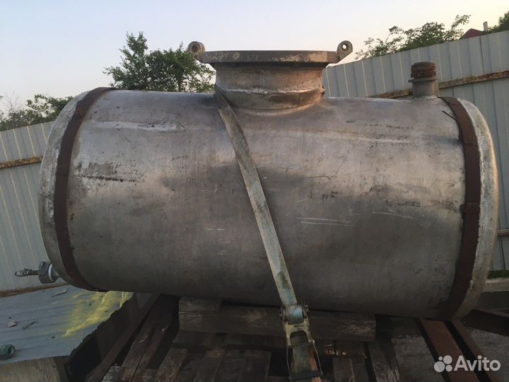 Емкость для воды бу