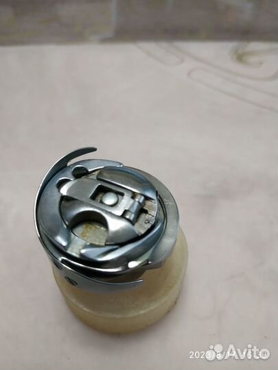 Челнок для швейной машины