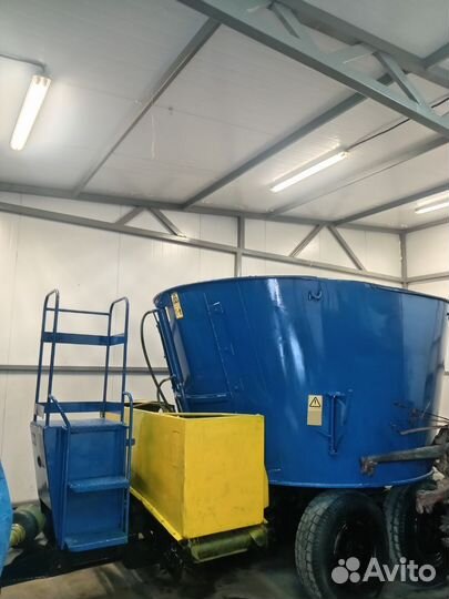 Миксер-кормораздатчик НОЭЗНО-Сельмаш КИС-8Б, 2015