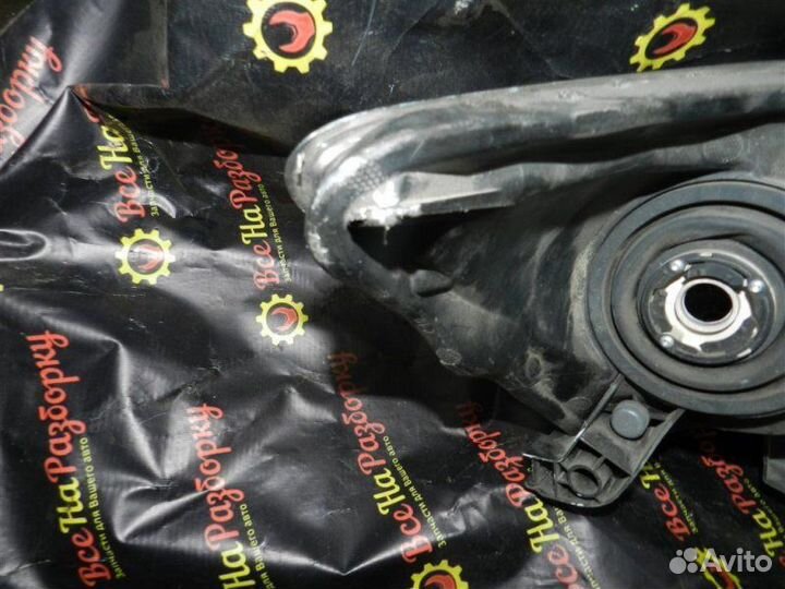 Фара левая передняя левая Toyota Avensis универсал