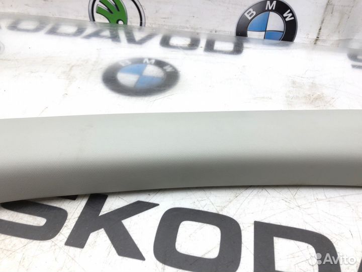 Накладка стойки передняя правая Skoda Octavia A7