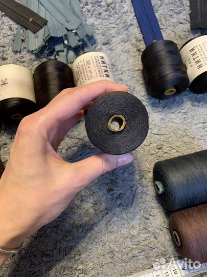 Нитки,молнии,шнурки,швейные принадлежности