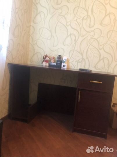 Продам компьютерный стол, просто стоит