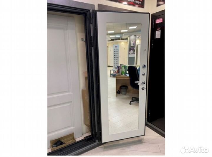 Входная дверь Тайгер с зеркалом