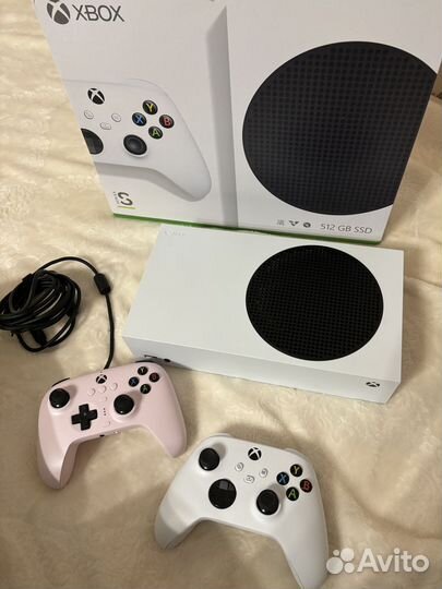Xbox Series S с 2 геймпадами