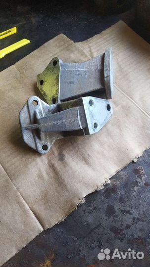 Крепление двигателя узам 2126