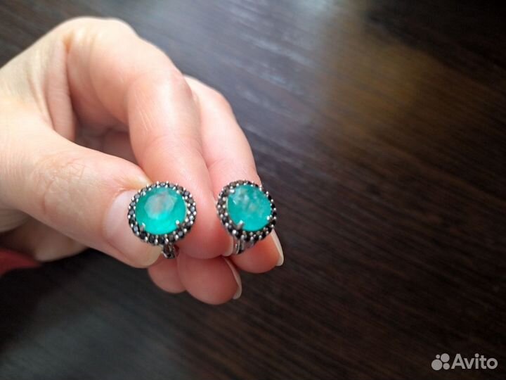 Серебряные серьги с природным изумрудом