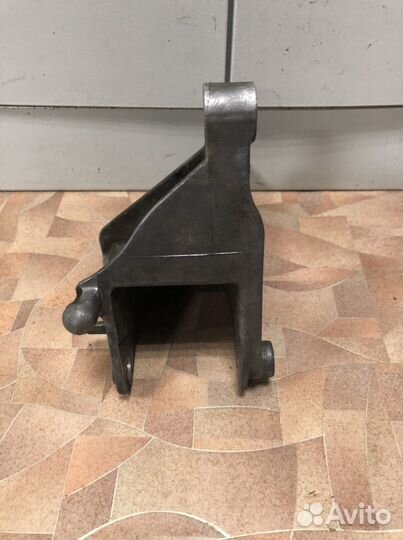 Кронштейн задней опоры двс Opel Astra j