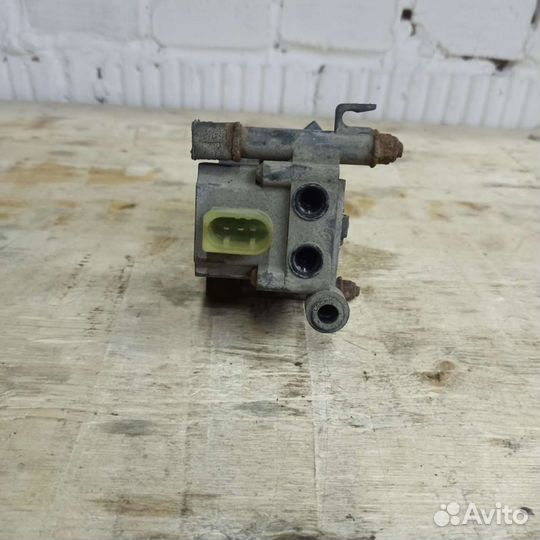 Блок клапанов подвески Land Rover Range Rover L322