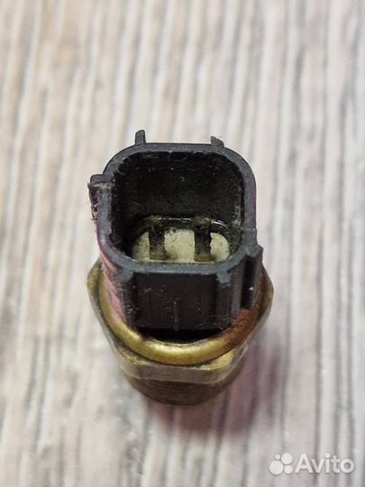 Датчик температуры 2контакта Chrysler Voyager III