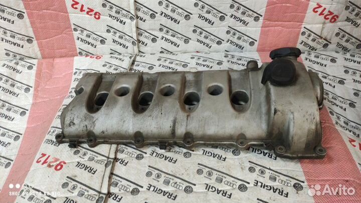 Клапанная крышка правая Porsche Cayenne 4.5 V8