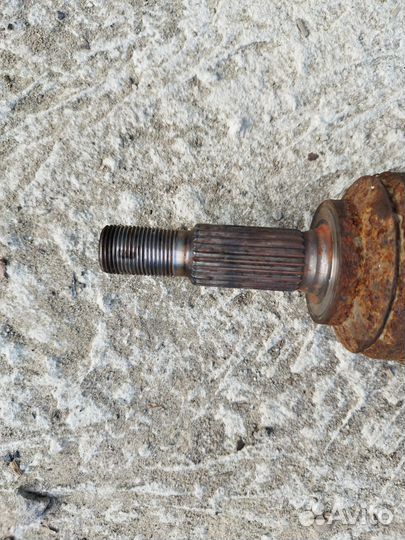 Приводной вал левый Renault Logan 2