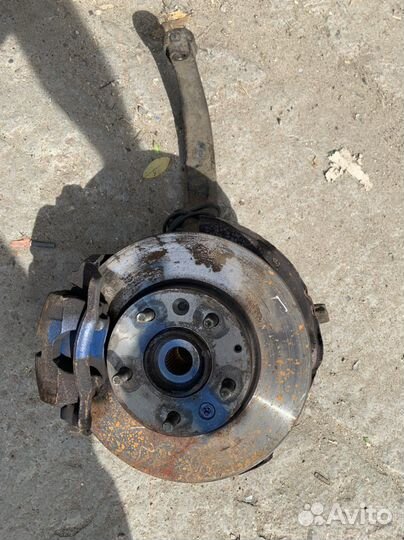 Кулак передний левый Мазда 6 GG