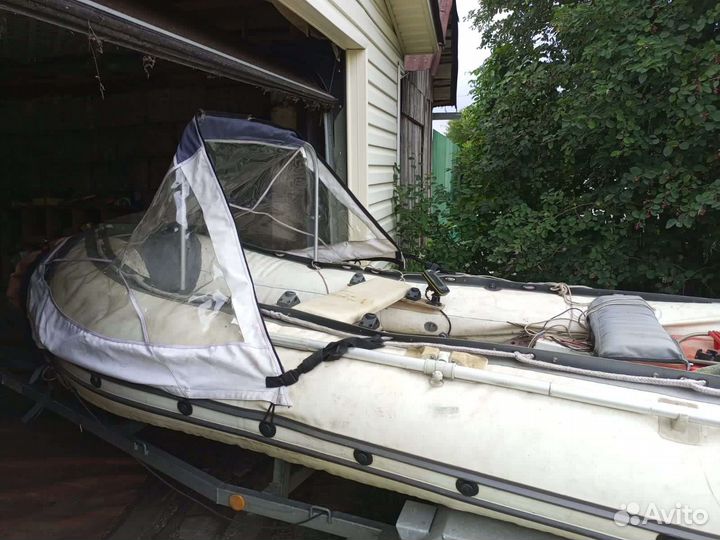 Лодка с мотором