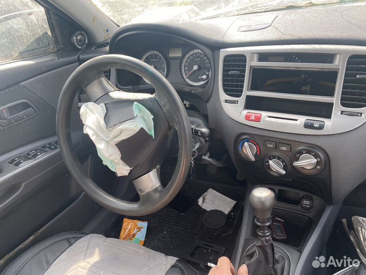 В разборе kia rio 2