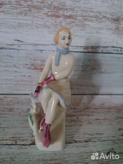 Статуэтка фарфор фигуристка