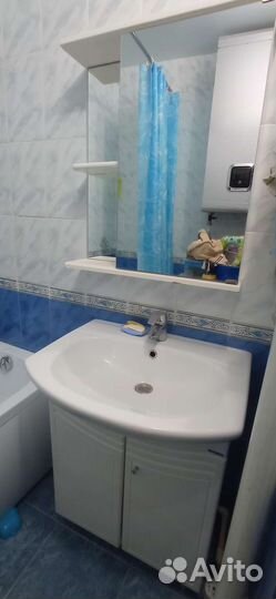 Тумба, раковина с краном, шкафчик с зеркалом