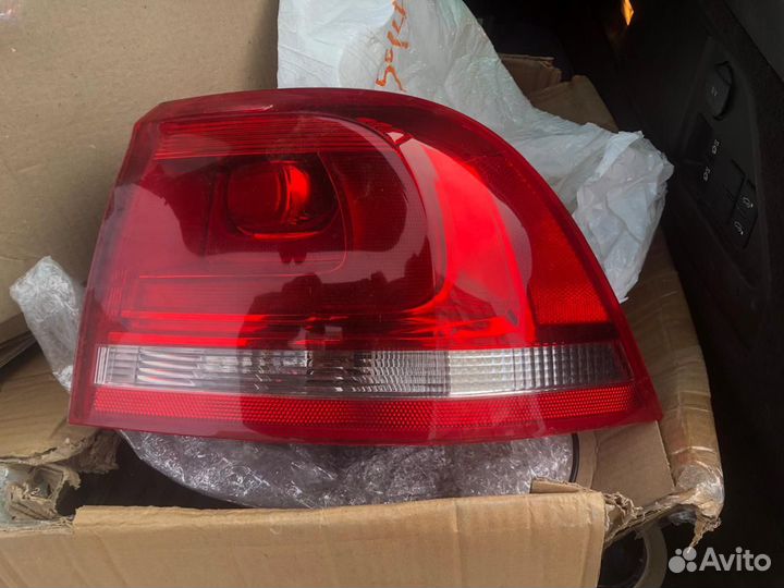Фонарь задний наружный правый VW Touareg