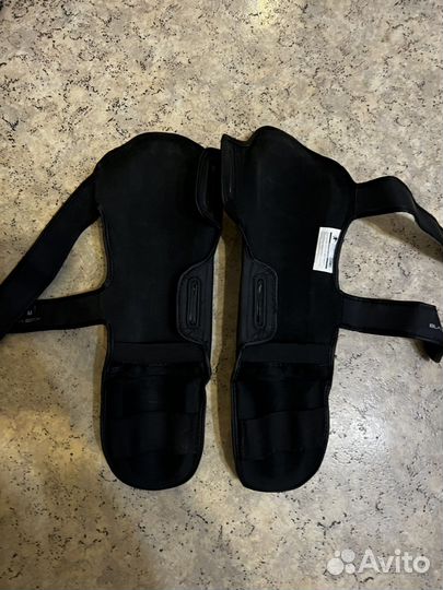 Щитки для смешанных единоборст leone