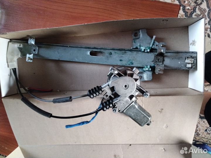 Стеклоподъёмник передний правый на kia spectra